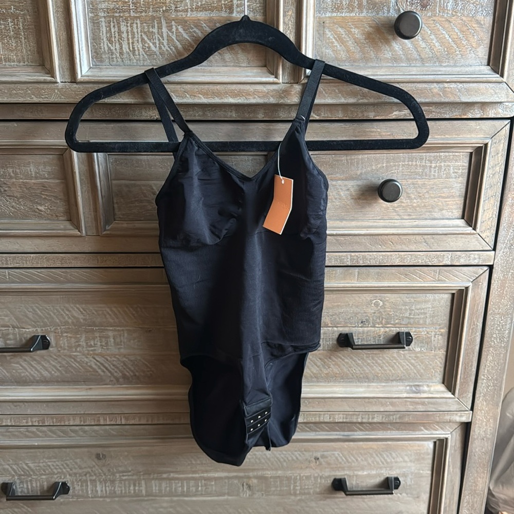 Pinsy Shapewear NWT!